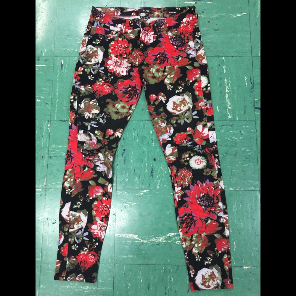 BDG Mid Rise Twig Flowered Jeans Sz 27Wx 29L